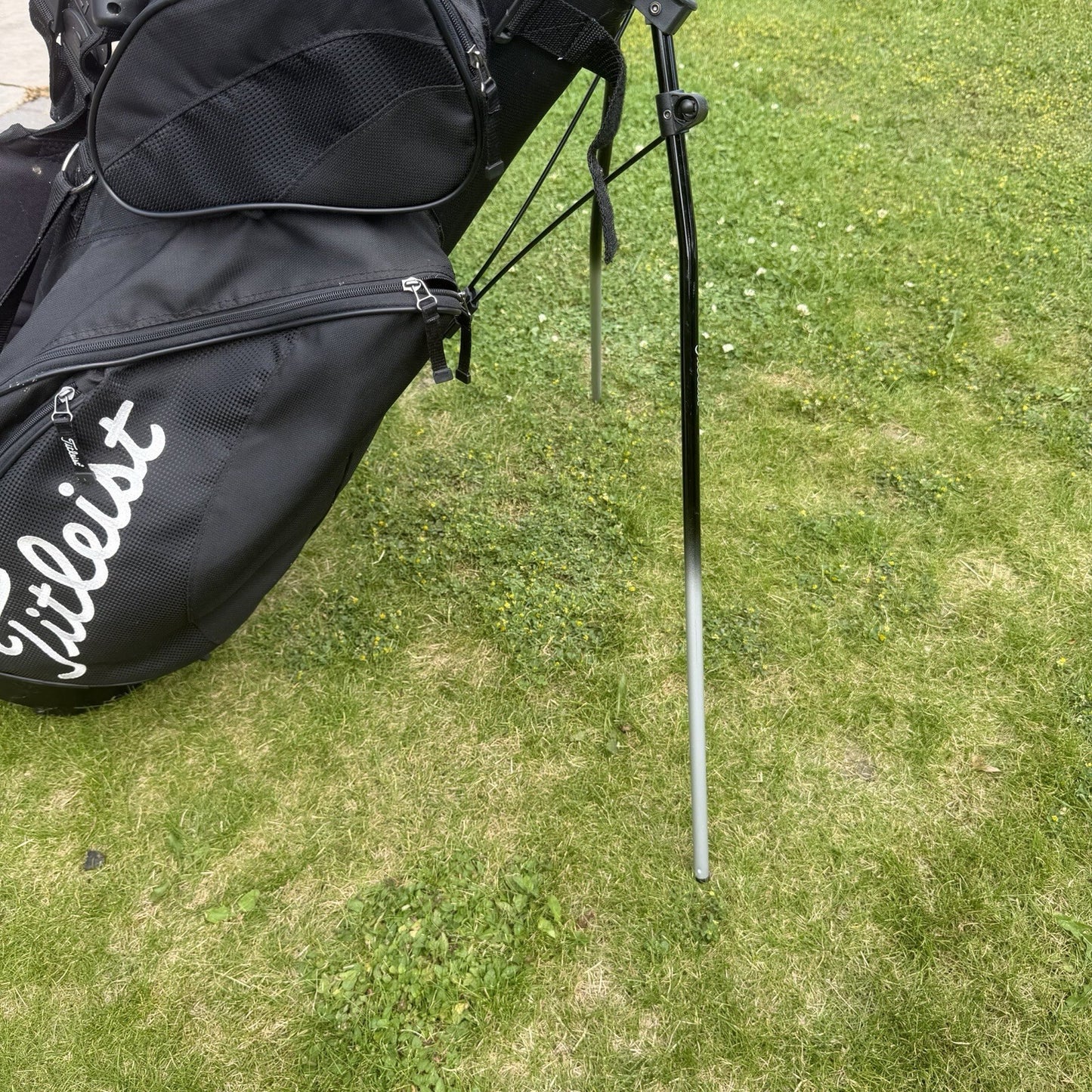 TITLEIST Golf Cary Bag / Black/White / 6 Way Divide / GOOD USED