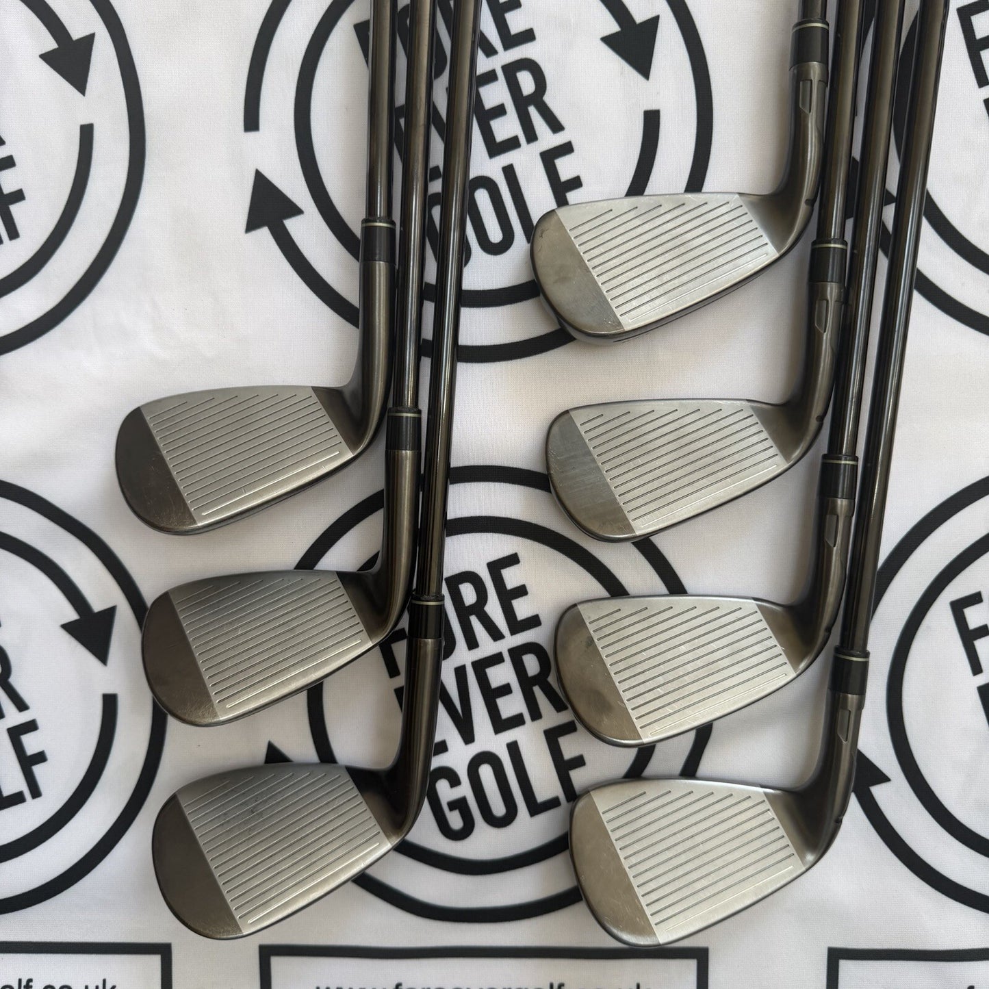 TAYLORMADE Qi GUNMETAL IRONS / 5 - PW + SW / RH / 85g Reg Fkex / V.GOOD USED