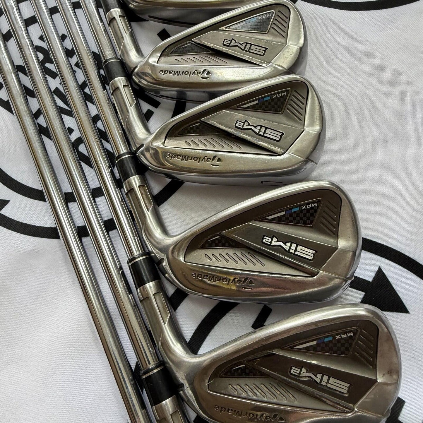 TAYLORMADE SIM2 MAX IRONS / 5 - PW + SW / RH / 85g Reg Flex / GOOD USED