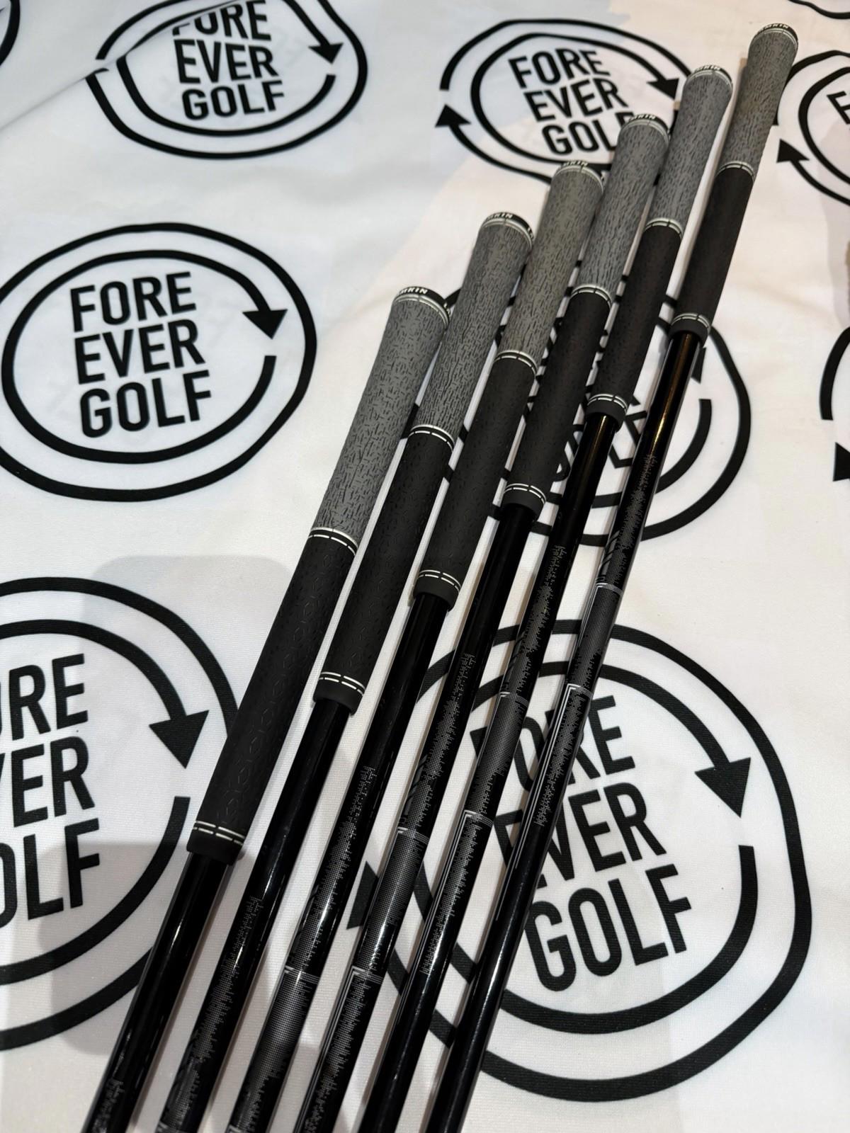 MIZUNO JPX 925 HOT METAL IRONS / 5 - PW / RH / 65g Reg Flex MMT Graphite Shafts