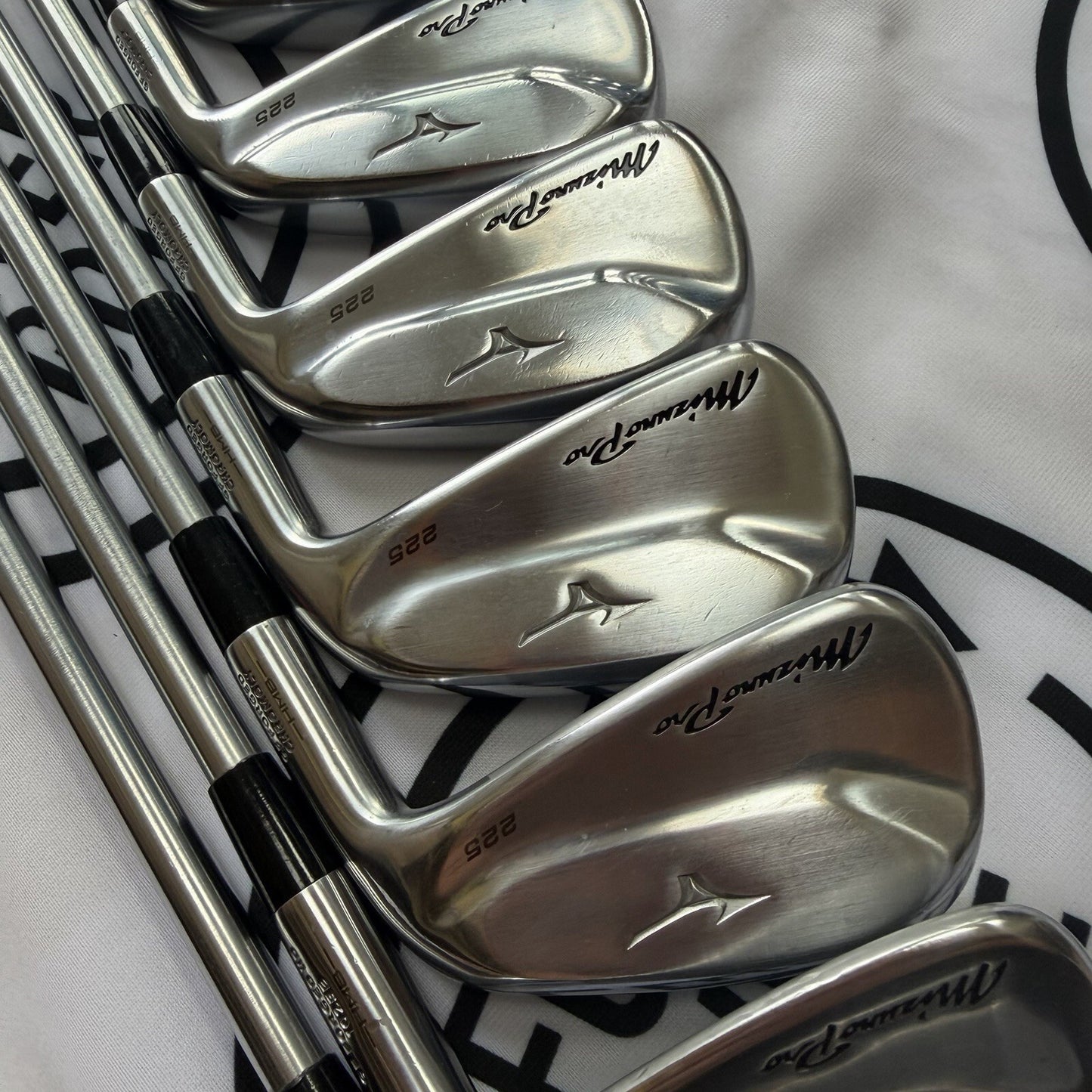 MIZUNO PRO 225 IRONS / 4 - PW / Mens RH / 105g Reg Flex / V.GOOD USED