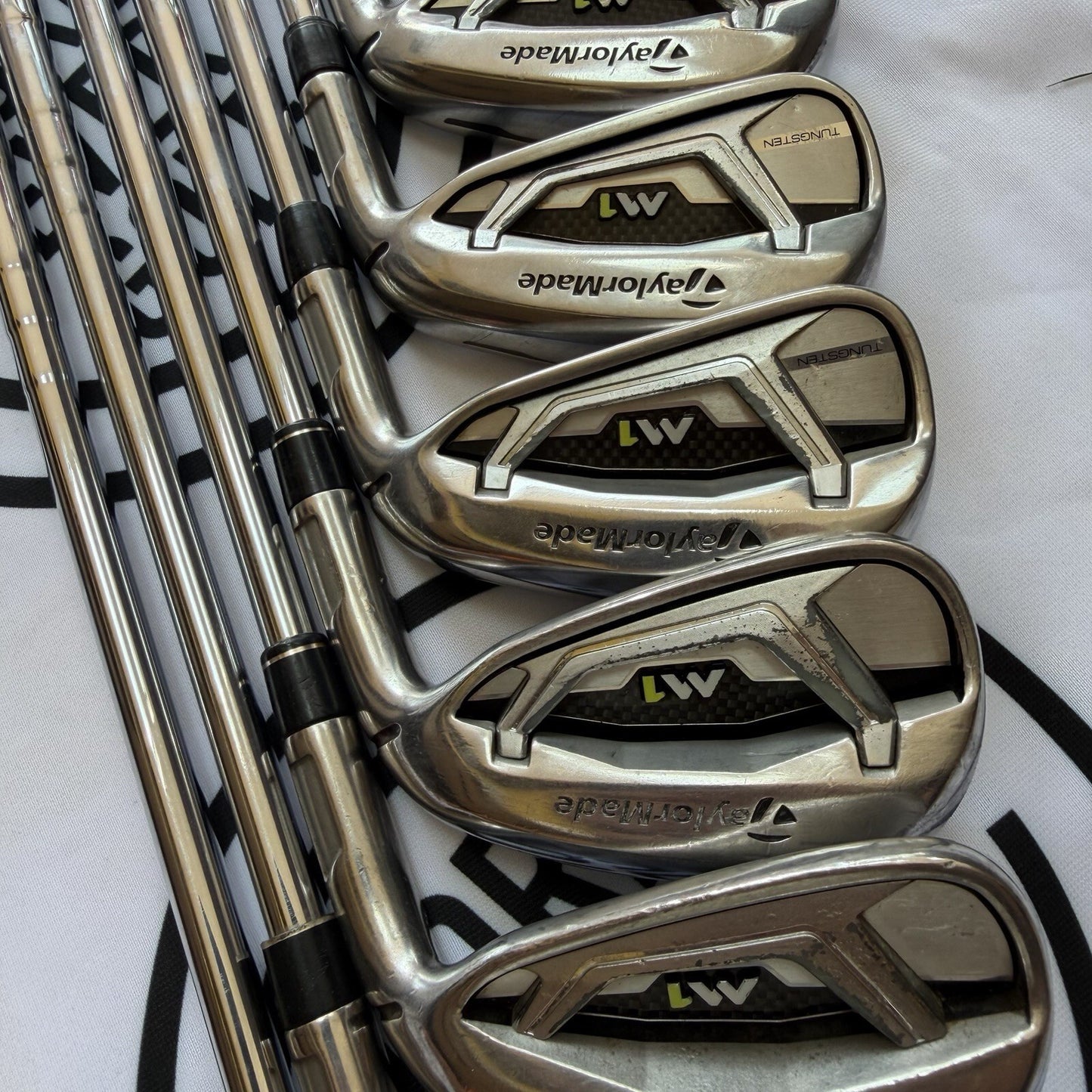 TAYLORMADE M1 IRONS / 4 - AW / RH / 95g Stiff Flex / GOOD USED