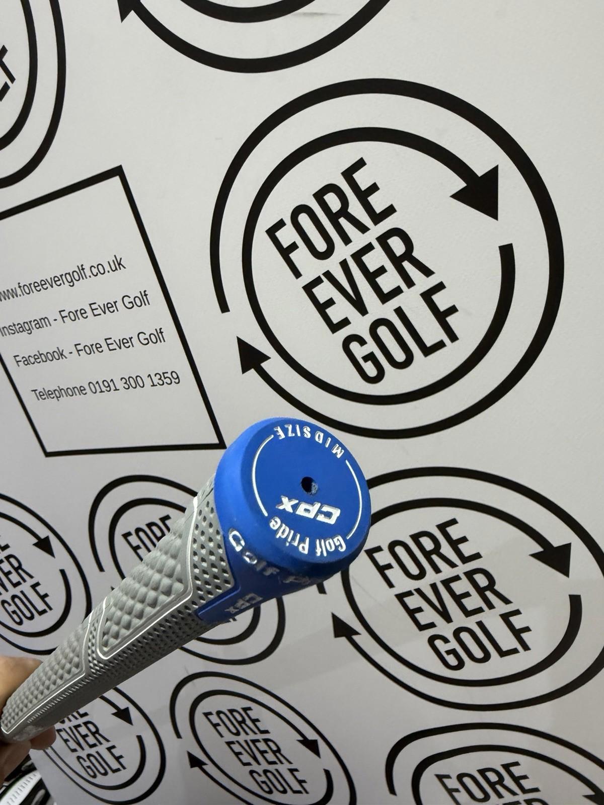 TAYLORMADE SIM2 MAX 4 HYBRID / 22 Degree / Mens RH / 60g Reg Flex / MINT USED