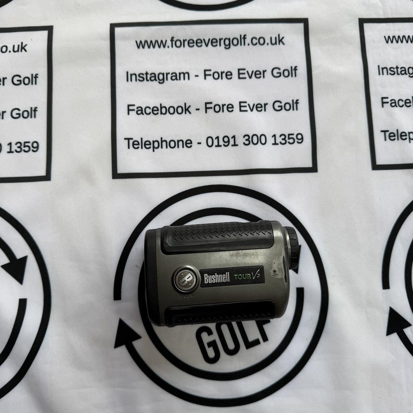BUSHNELL TOUR V2 GOLF RANGE FINDER / GOOD USED