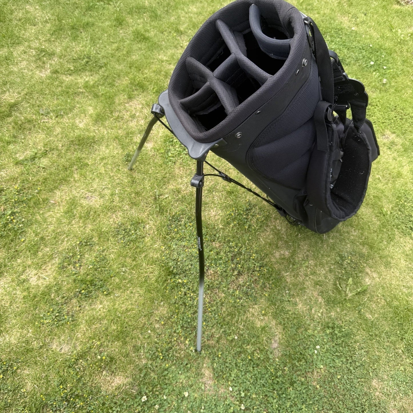 TITLEIST Golf Cary Bag / Black/White / 6 Way Divide / GOOD USED