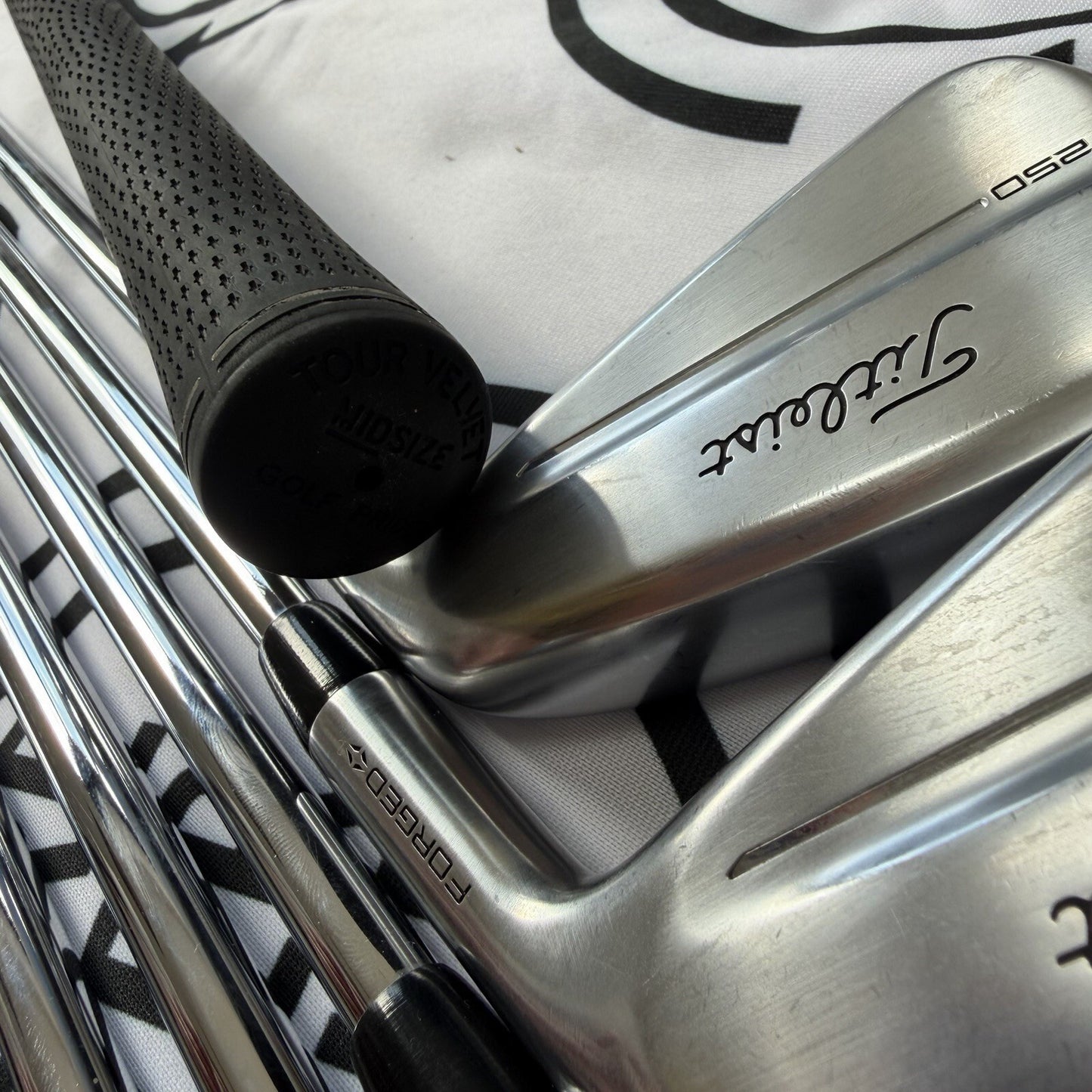 TITLEIST T250 IRONS / 5 - PW + 48 / RH / AWT Black - Stiff Flex / MINT USED