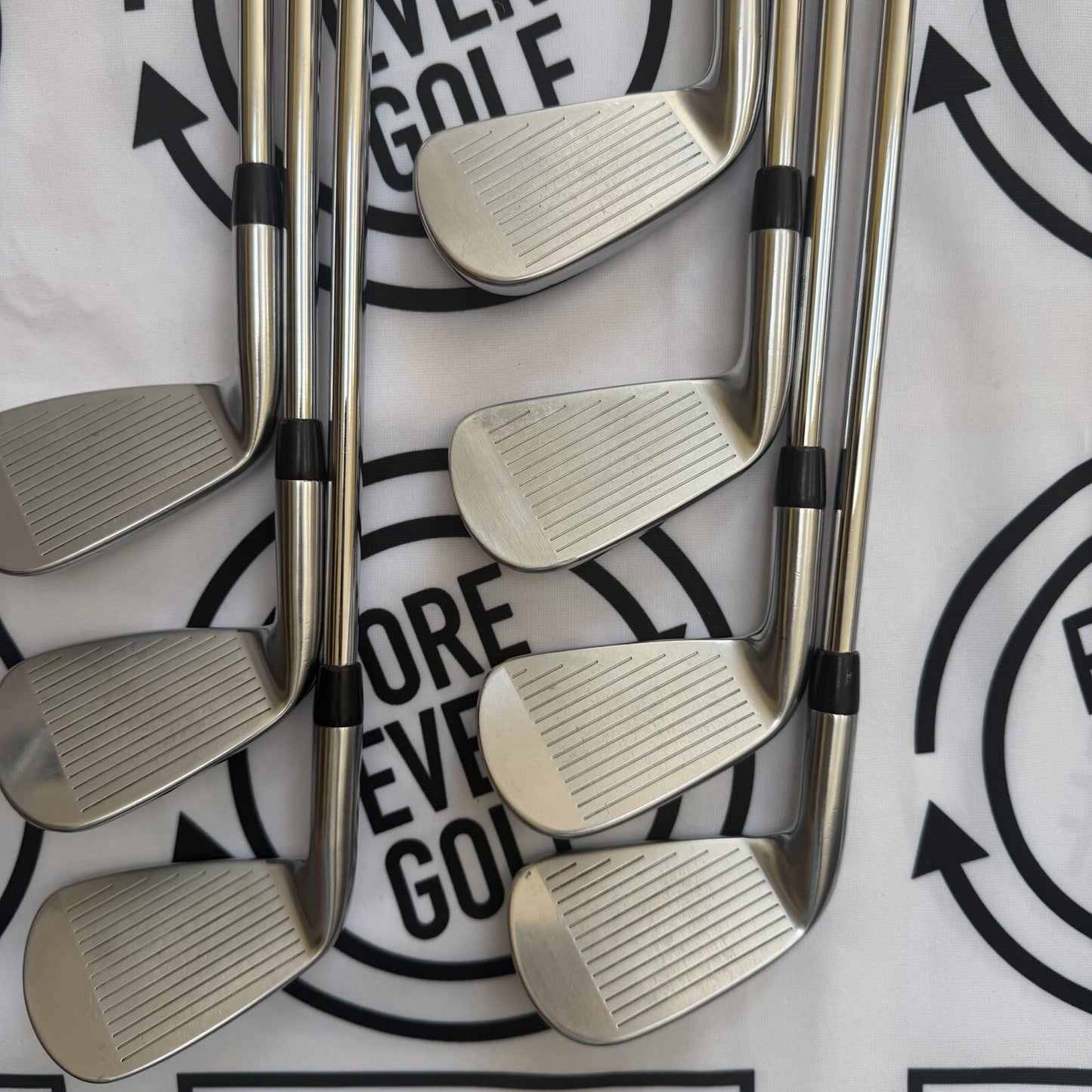 TITLEIST T200 (2021) IRONS / 4 - PW / RH / AMT Black Shafts / Stiff Flex / VGC