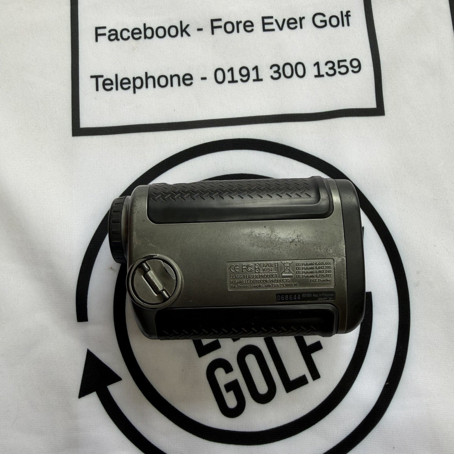 BUSHNELL TOUR V2 GOLF RANGE FINDER / GOOD USED