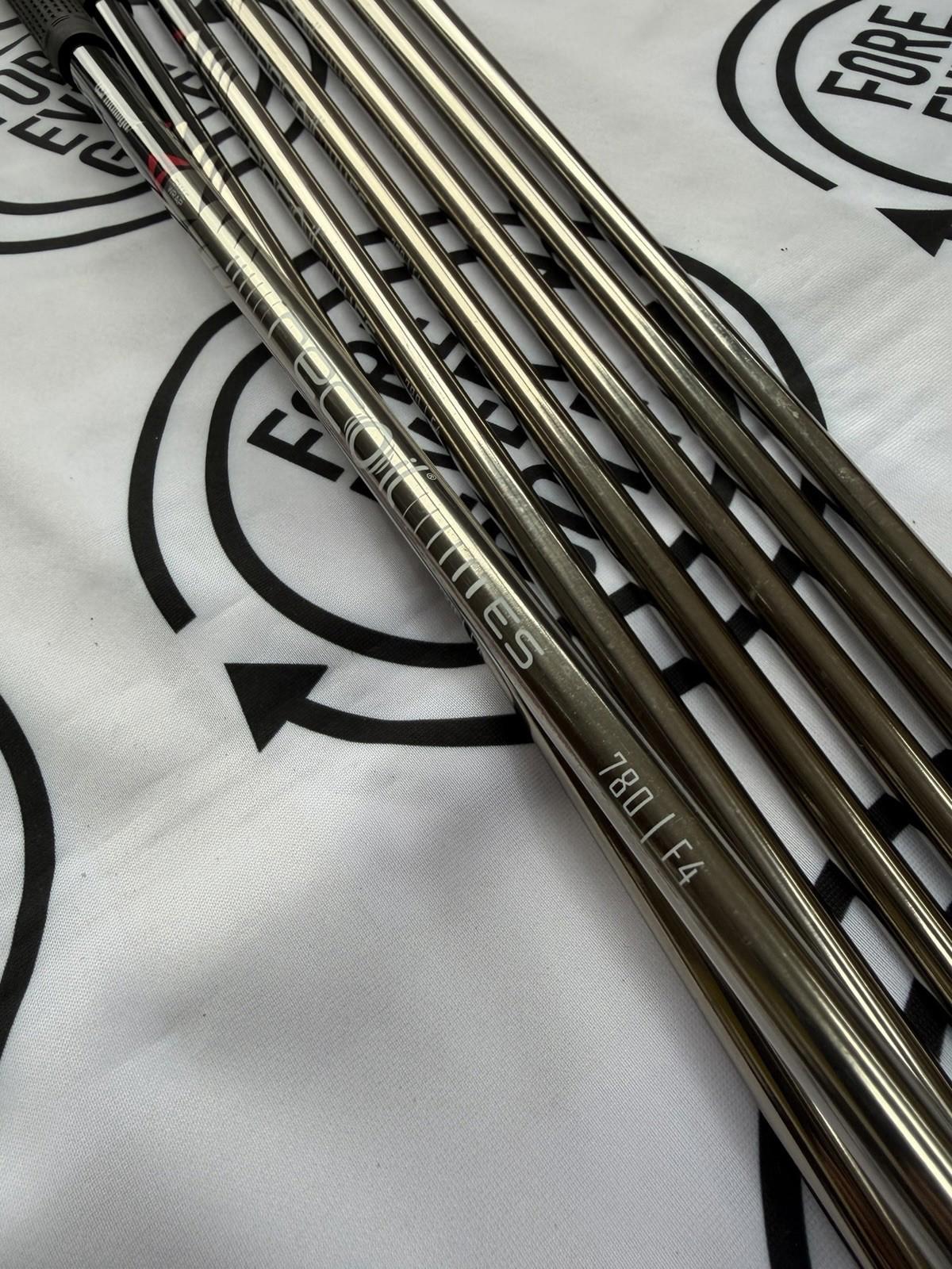 SRIXON ZXi5 IRONS / 4 - PW / Mens RH / Stiff Flex Graphite Shafts / V.GOOD USED